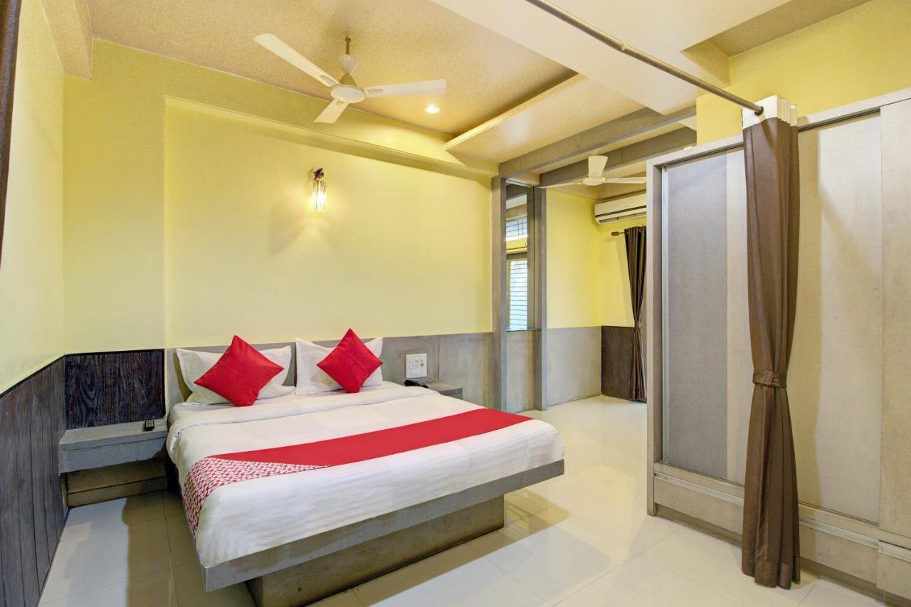 Oyo Slp013 Savan And Sapna Lodging Hotel Solapur Exterior photo